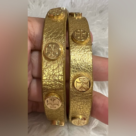 Tory Burch- Miller Leather Double Wrap Stud Bracelet in gold ✨ - Picture 4 of 9